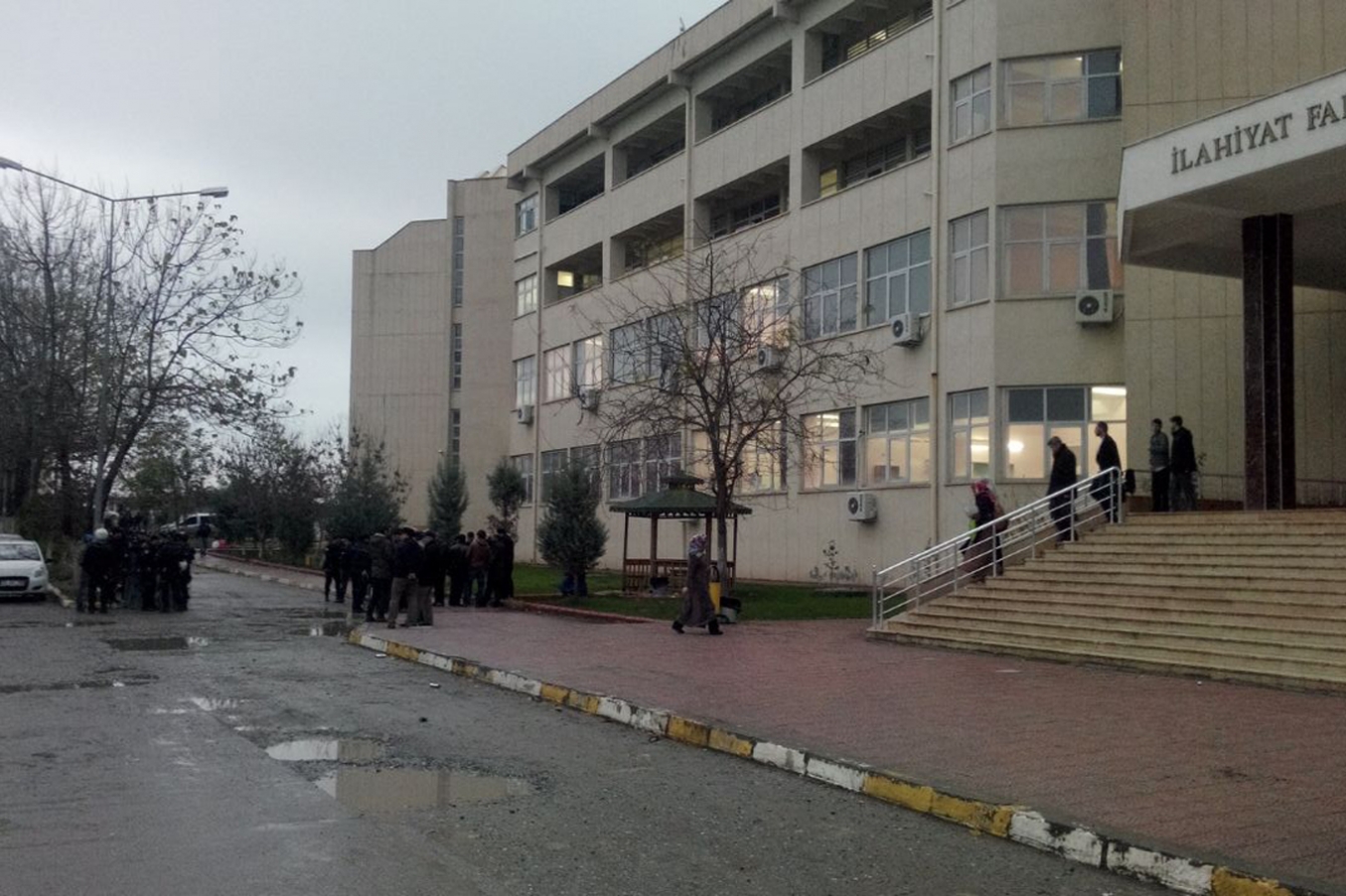 Dicle Üniversitesi'nde PKK provokasyonu sürüyor